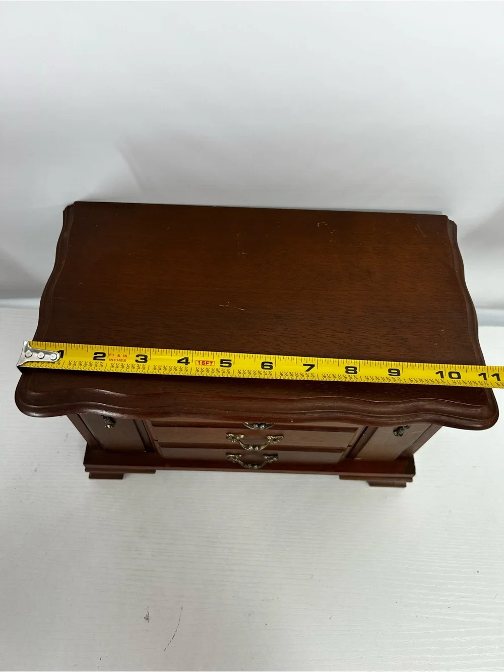 The Unbranded Brand elegant wooden